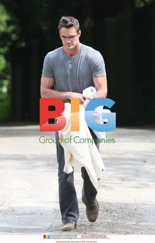 Kelly Brook\'s boyfriend Thom Evans arrives home upset