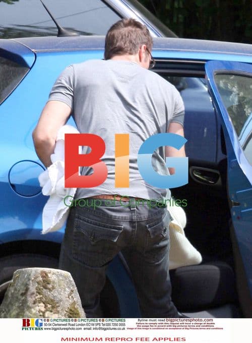 Kelly Brook's boyfriend Thom Evans arrives home upset