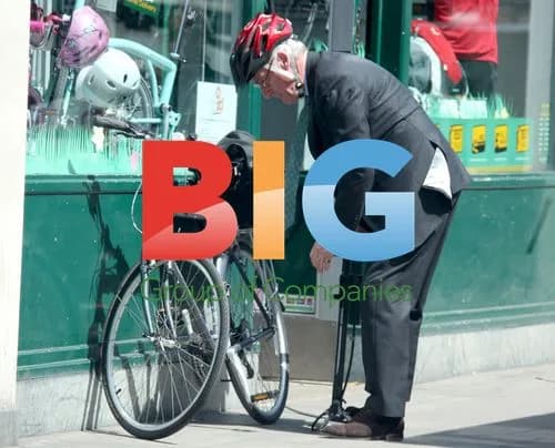 Jeremy Paxman Struggles with Flat Tire