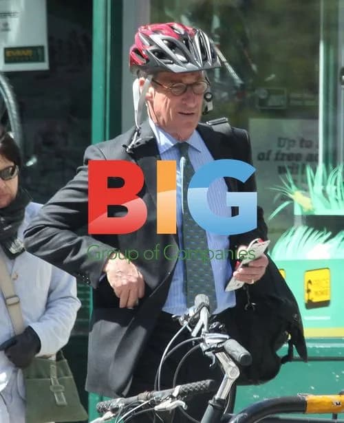 Jeremy Paxman Struggles with Flat Tire