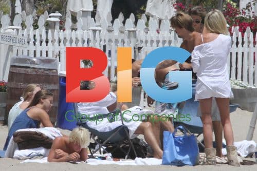 Kimberly Stewart and Rod Stewart Enjoy Beach Day