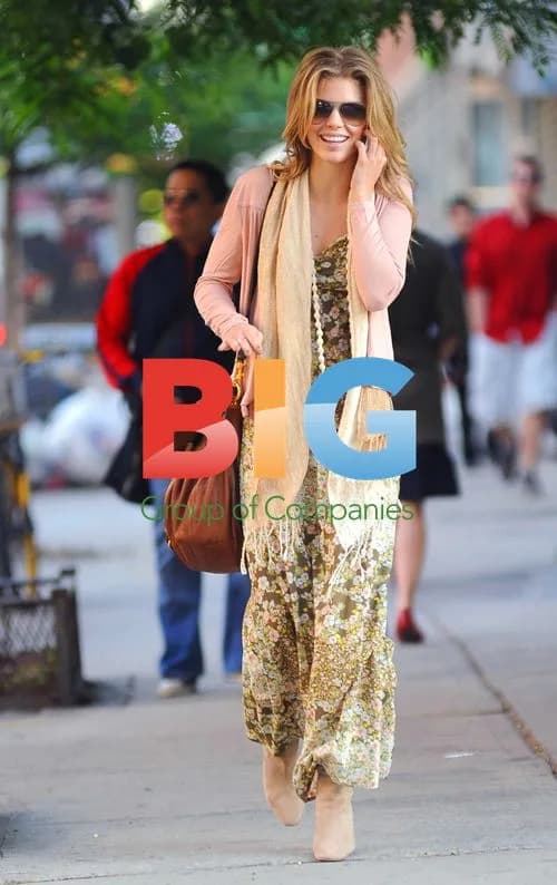 AnnaLynne McCord Walks in NYC