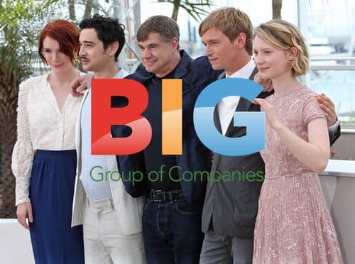 Bryce Dallas Howard and cast at Cannes 'Restless' photocall