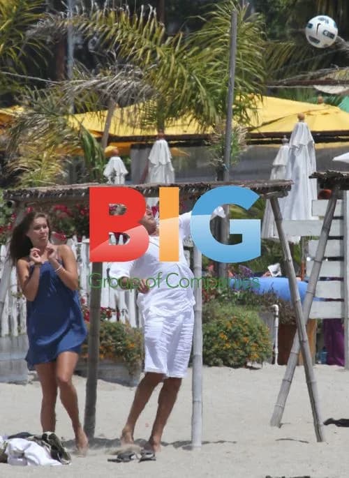 Kimberly Stewart's beach day with family