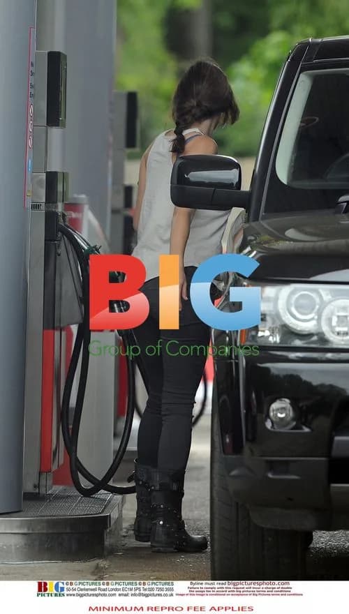 Kelly Brook gets morning papers and gas