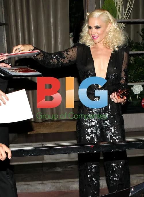 Gwen Stefani Leaving Restaurant in Cannes