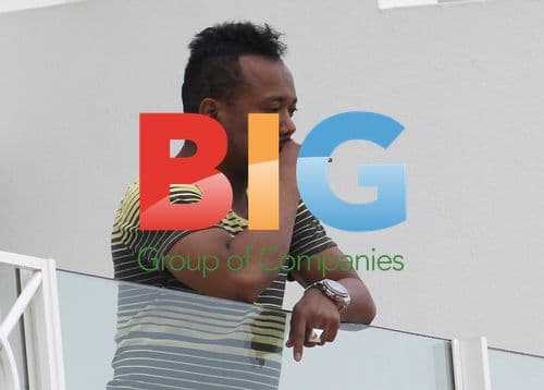 Apl.de.Ap from Black Eyed Peas Smoking on Balcony