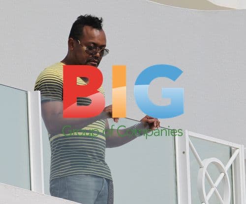 Apl.de.Ap smoking on hotel balcony in Cannes