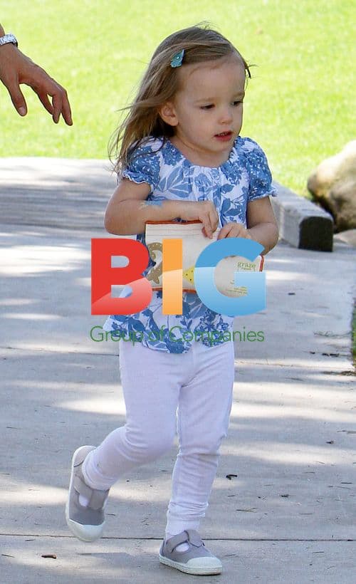 Jennifer Garner with Daughter in Santa Monica