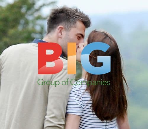 Nicola Tappenden and Simon Walton Share Kiss in Essex