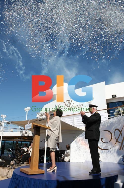 Shirley Bassey Names P&O Cruise Ship