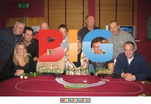 Robbie Williams Plays Poker with Friends