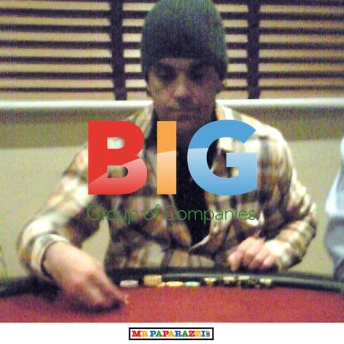 Robbie Williams Hosts Poker Night