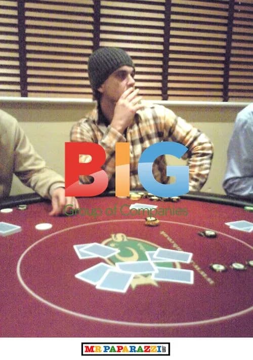 Robbie Williams Plays Poker with Friends