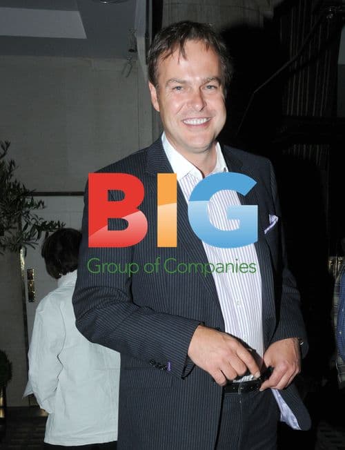 Peter Jones and Michelle Mone share kiss