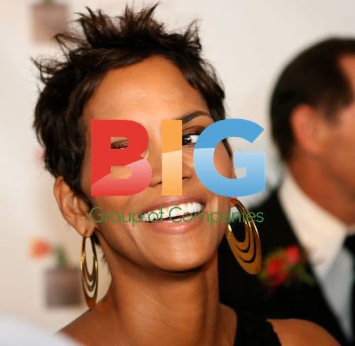 Halle Berry at 2011 FiFi Awards