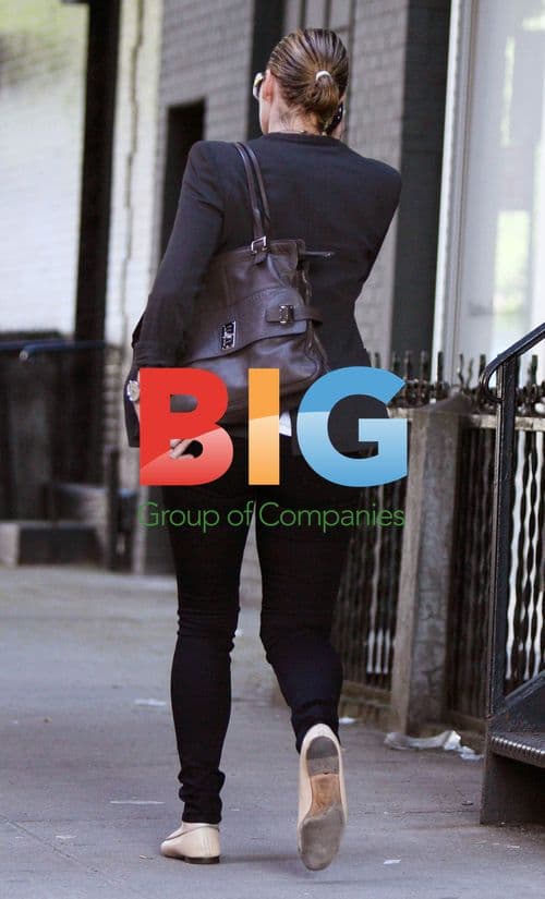 Kate Winslet Walks in NYC