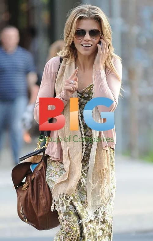 AnnaLynne McCord Strolling in NYC