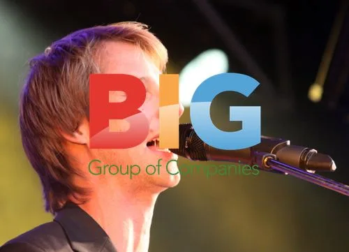 Chesney Hawkes Performs on Stage