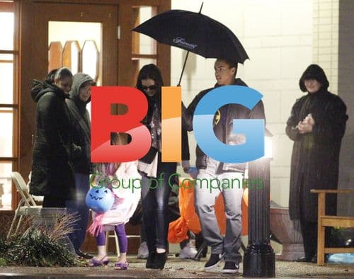 Katie Holmes and Suri out in Pittsburgh