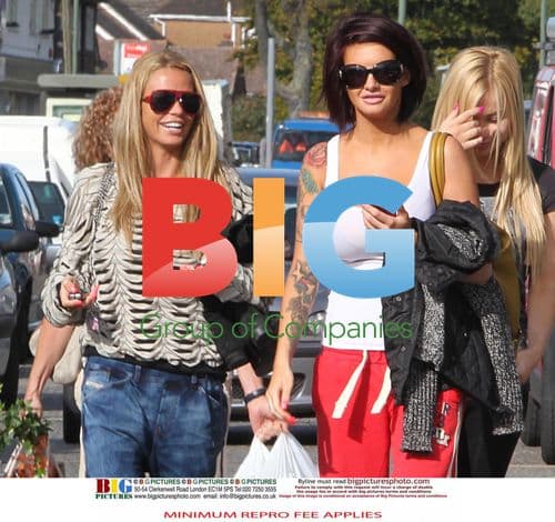 Katie Price and Contestants Out for Manicures