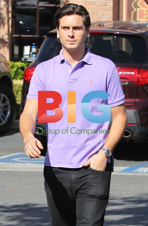 Scott Disick strolling Calabasas