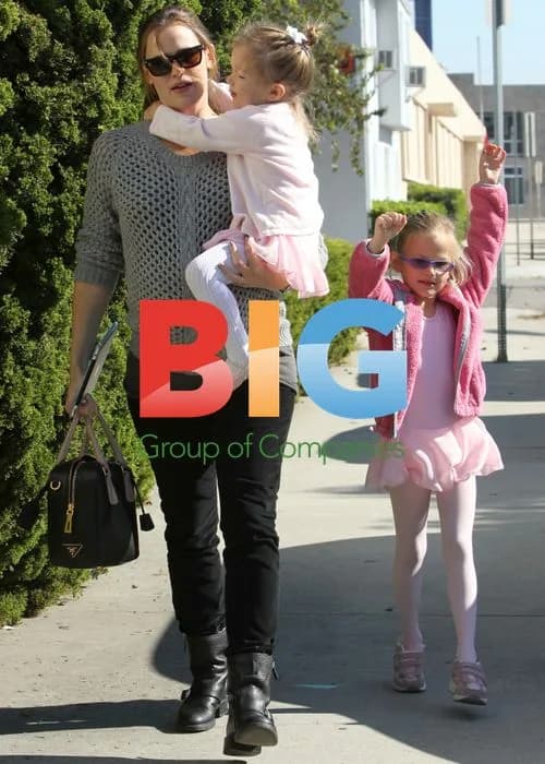 Jennifer Garner with Daughters