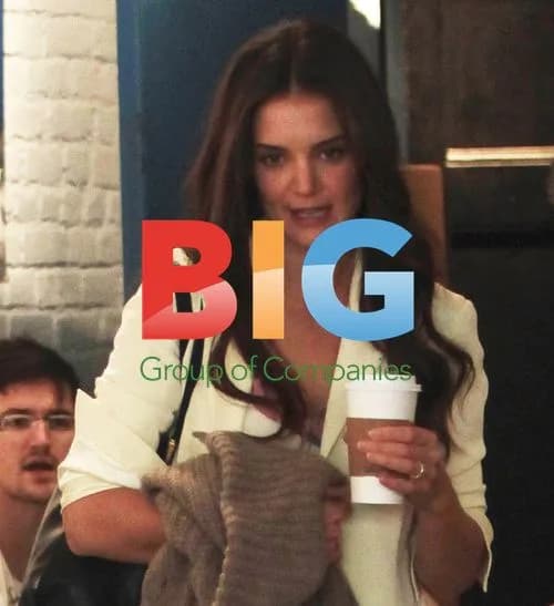 Katie Holmes Gets Coffee in NYC