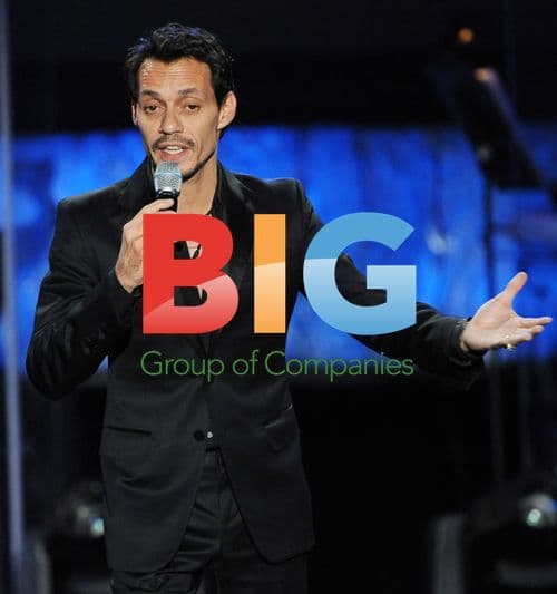 Marc Anthony introduces Shakira at Latin Grammy Dinner