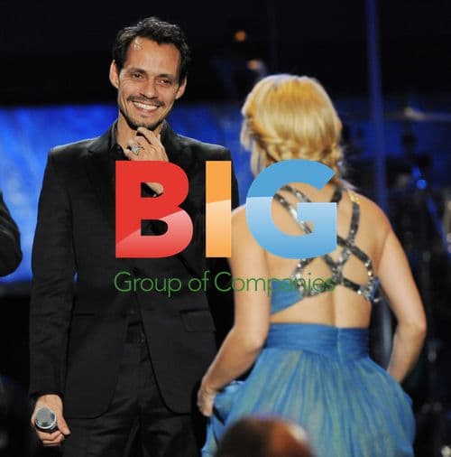 Marc Anthony introduces Shakira at Latin Grammys