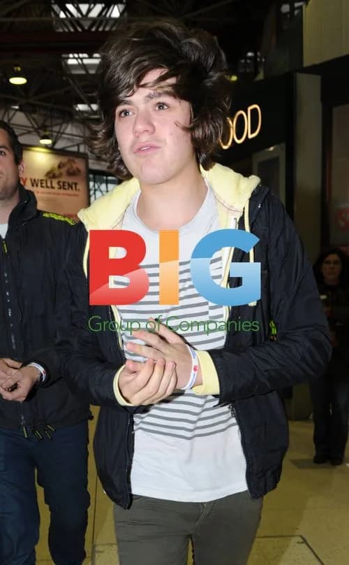 Frankie Cocozza with friends in London
