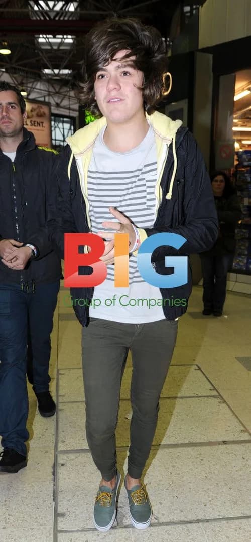 Frankie Cocozza Out with Friends in London