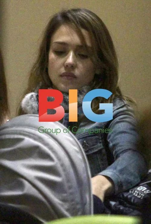 Jessica Alba and baby daughter in Milan