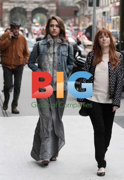 Jessica Alba and daughter in Milan