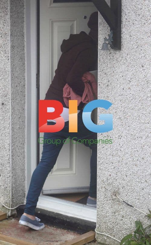 Frankie Cocozza leaving mum's house in Brighton