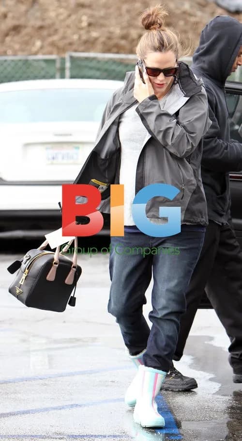Jennifer Garner out in casual look