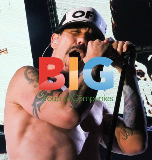 Red Hot Chili Peppers Perform in Manchester