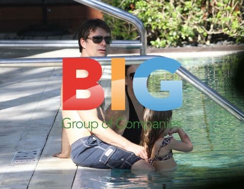 Jeff Gordon with family at pool
