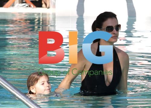 Jeff Gordon and family poolside in Miami