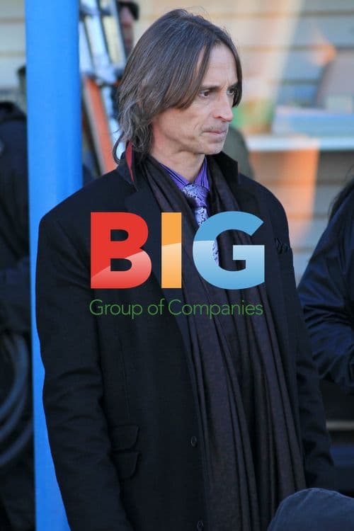Robert Carlyle on "Once Upon a Time" set
