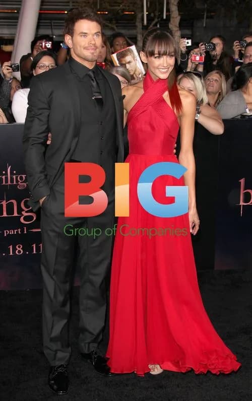 Kellan Lutz and Sharni Vinson at 'Breaking Dawn Part 1' Premiere