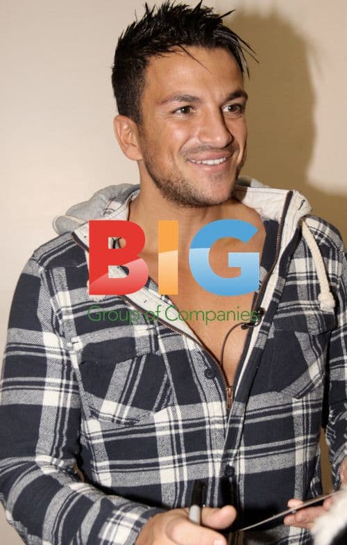 Peter Andre Meets Fans in Warrington
