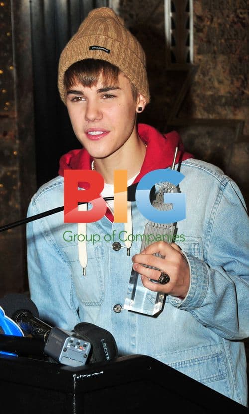 Justin Bieber Lights The Empire State Building