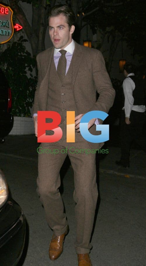 Chris Pine leaving GQ event