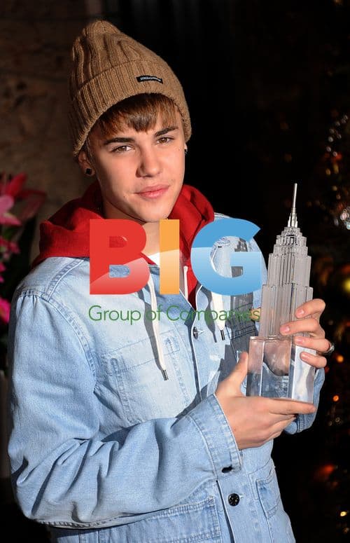 Justin Bieber Lights Empire State Building