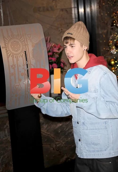Justin Bieber Lights Empire State Building