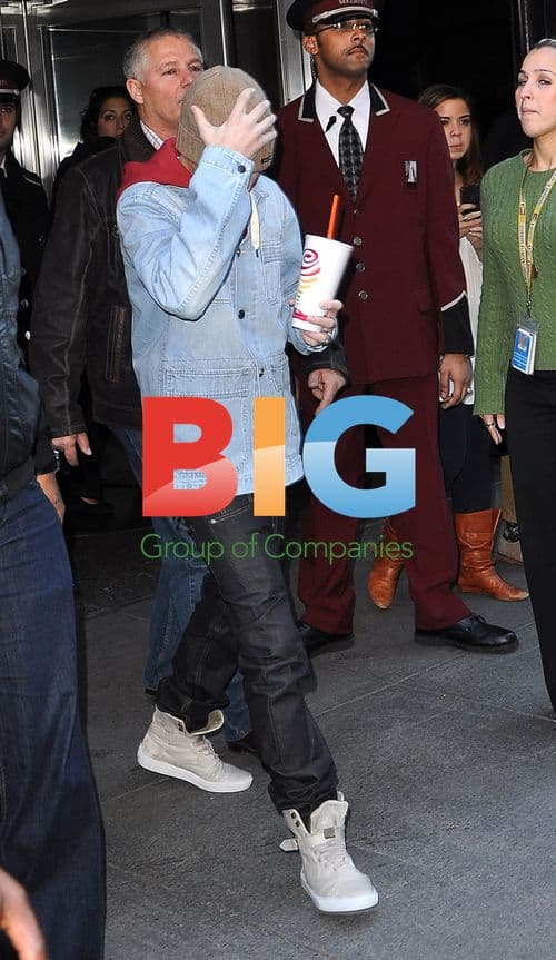 Justin Bieber Lights Empire State Building