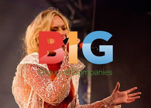 Kitty Brucknell Performs at Christmas Lights