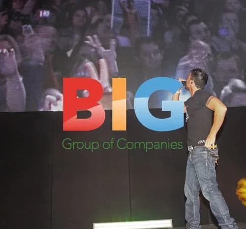 Peter Andre Lights Up Christmas in Warrington