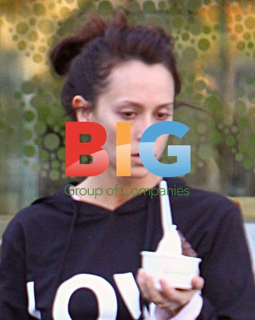 Jennifer Love Hewitt Spotted at Pinkberry